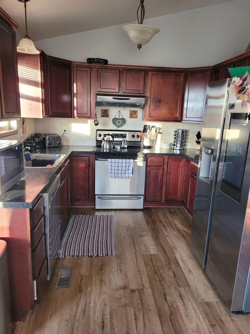 359 E Riley Ave, Haysville, KS 67060