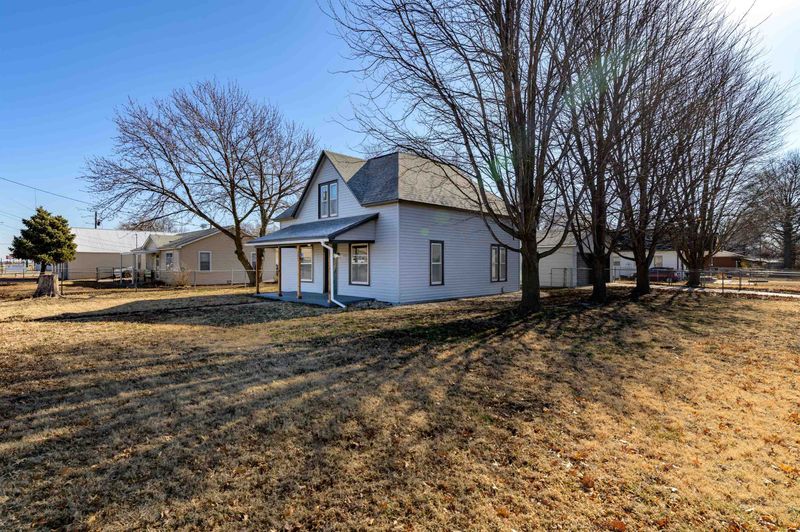 231 W Chicago Ave, Colwich, KS 67030