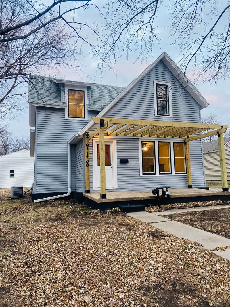 918 N Logan, Newton, KS 67114