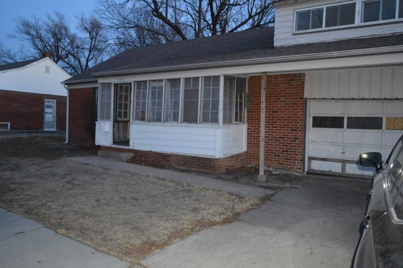 5903 E Central Ave, Wichita, KS 67208
