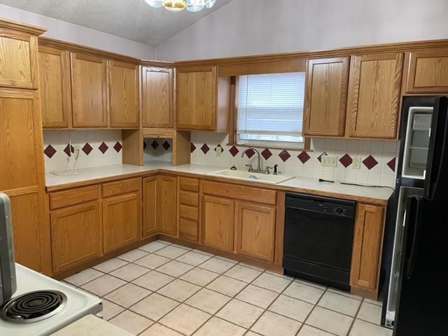 500 E 11th, Newton, KS 67114