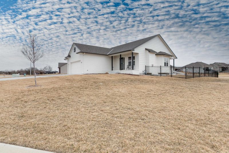 5867 E Central Park Ave, Bel Aire, KS 67220
