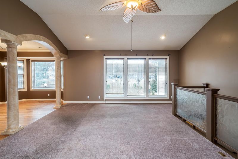 6729 E 44th St N, Bel Aire, KS 67226