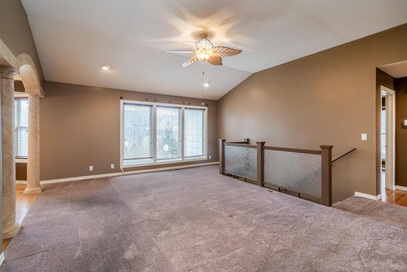6729 E 44th St N, Bel Aire, KS 67226