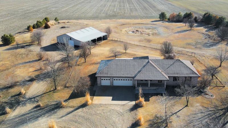 7252 N Ridge Rd, Valley Center, KS 67147