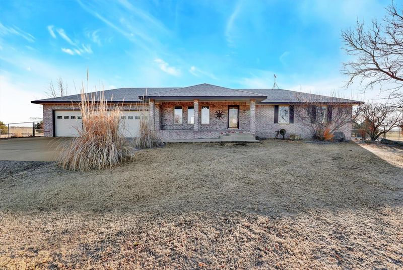 7252 N Ridge Rd, Valley Center, KS 67147