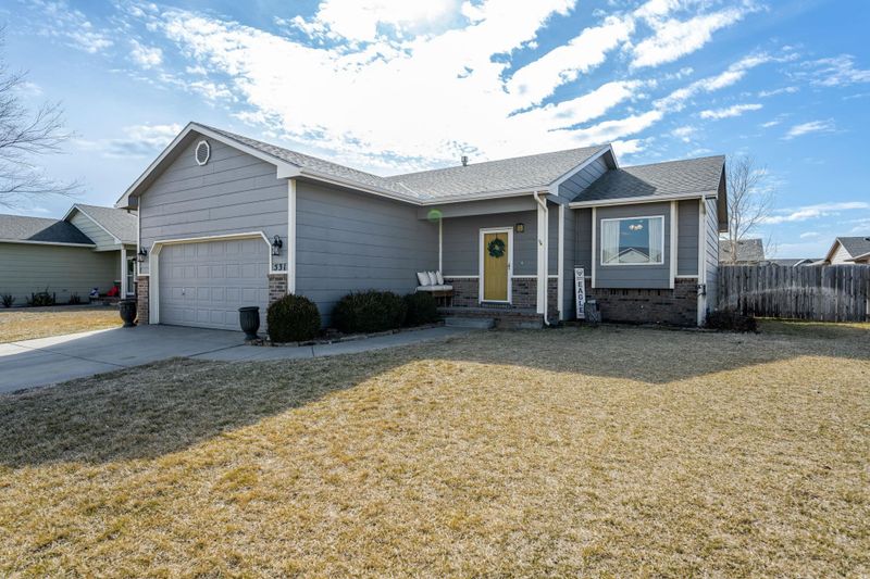 531 S Longbranch Dr, Maize, KS 67101