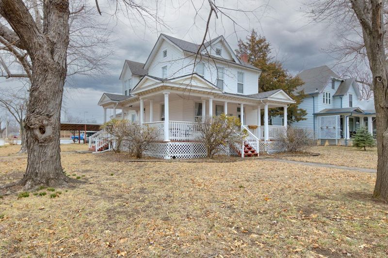 502 E 10th Ave, Winfield, KS 67156
