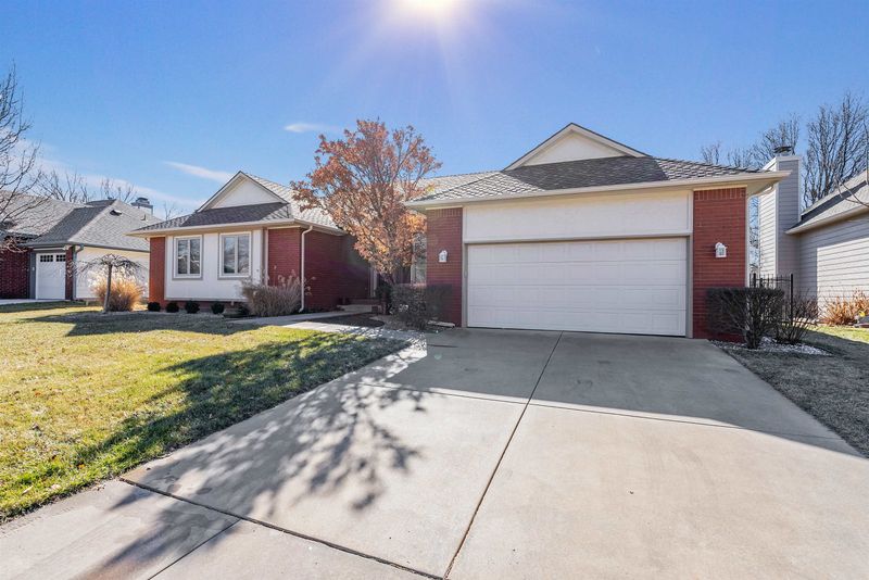 9505 E Lakepoint Dr, Wichita, KS 67226