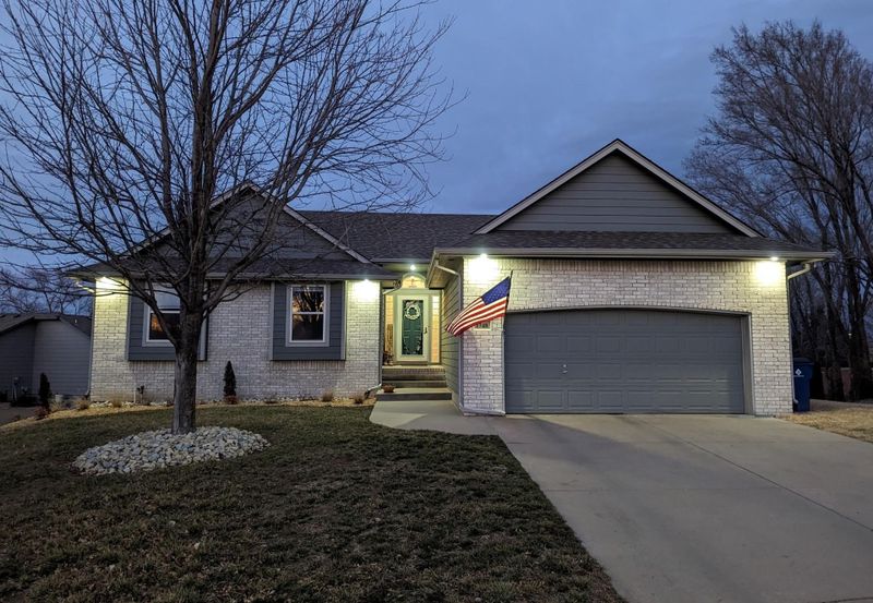 1748 E Southridge Cir, Derby, KS 67037