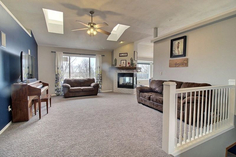 1748 E Southridge Cir, Derby, KS 67037