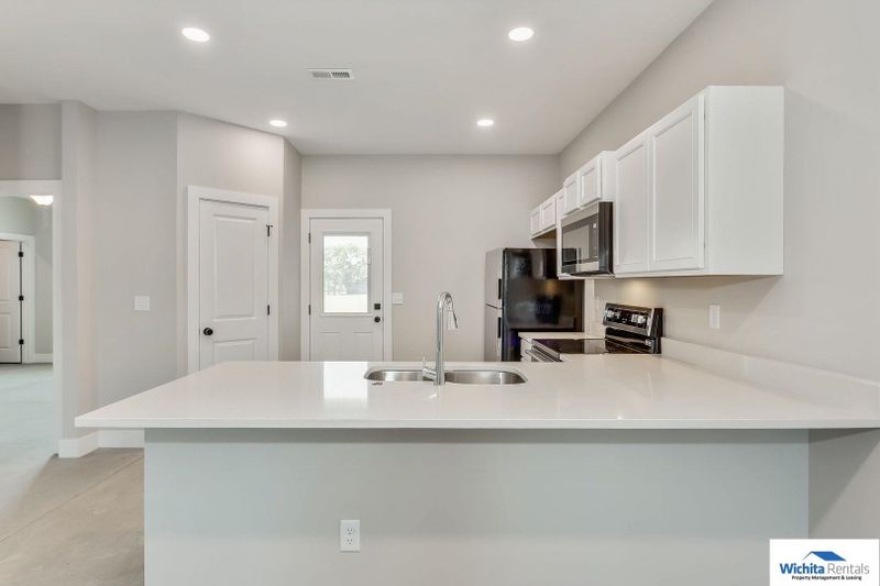 124 - 126 E Santa Fe Cir, Mulvane, KS 67110