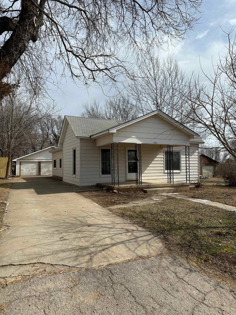 1205 S G, Wellington, KS 67152