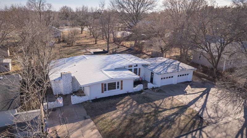 1819 E 8th Ave, Winfield, KS 67156