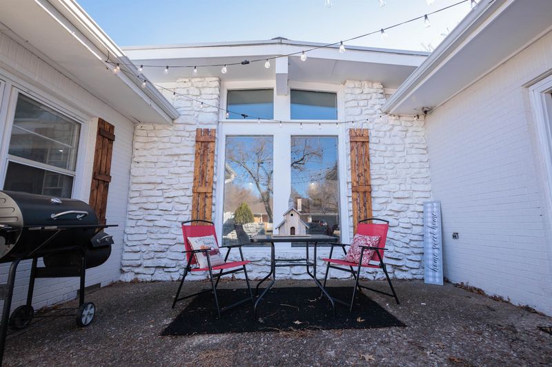 1819 E 8th Ave, Winfield, KS 67156
