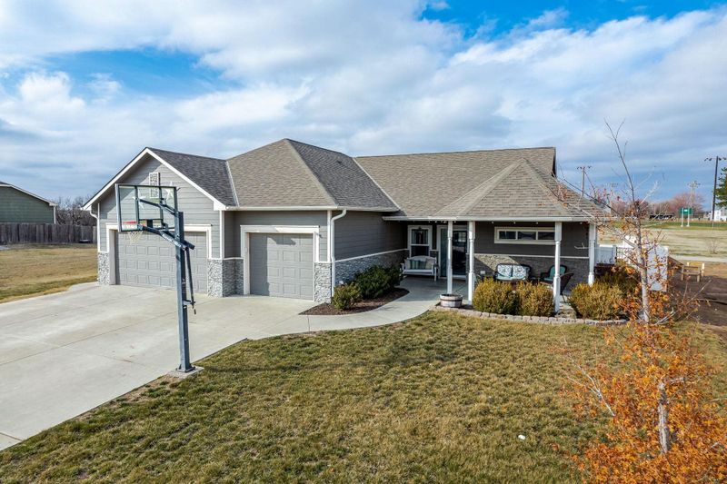 924 Cedar Brook Cir, Mulvane, KS 67110