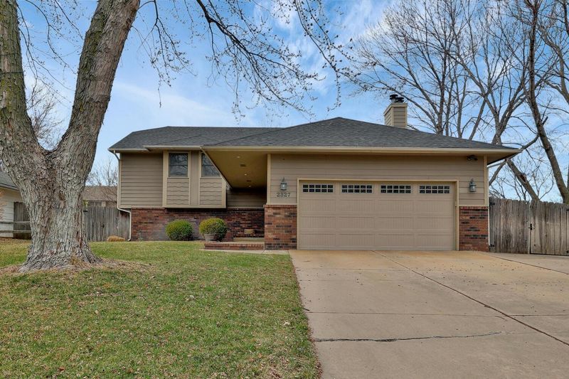 2327 N White Oak Rd, Derby, KS 67037