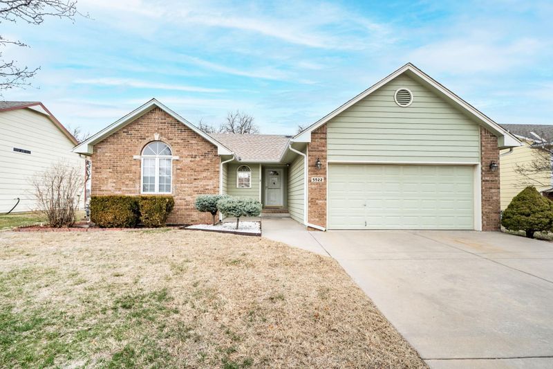 5522 E 49th St N, Bel Aire, KS 67220