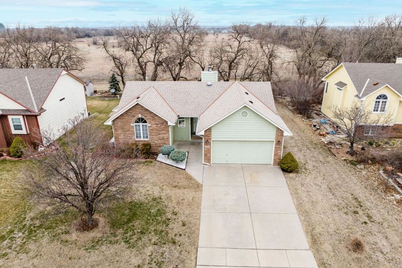 5522 E 49th St N, Bel Aire, KS 67220