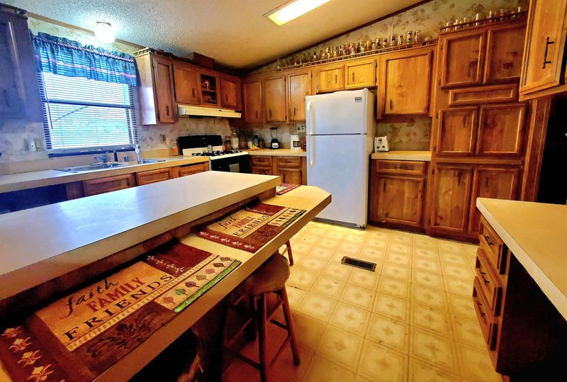 7730 S Broadway Ave, Haysville, KS 67060