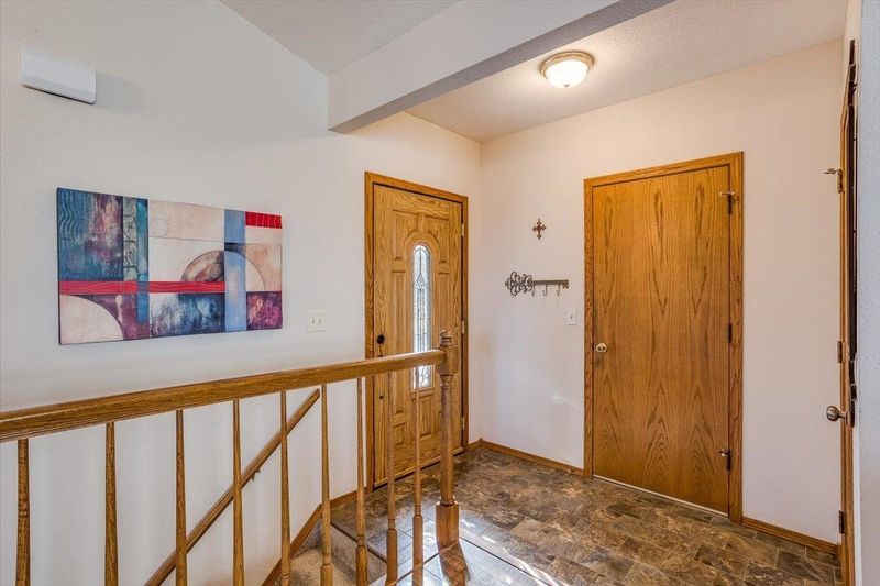 810 Rivera Dr, Mulvane, KS 67110