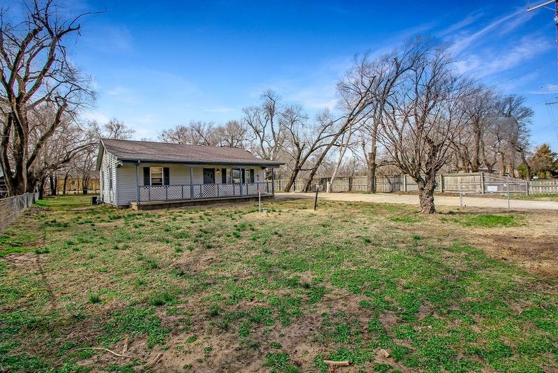 829 W 55th St S, Wichita, KS 67217