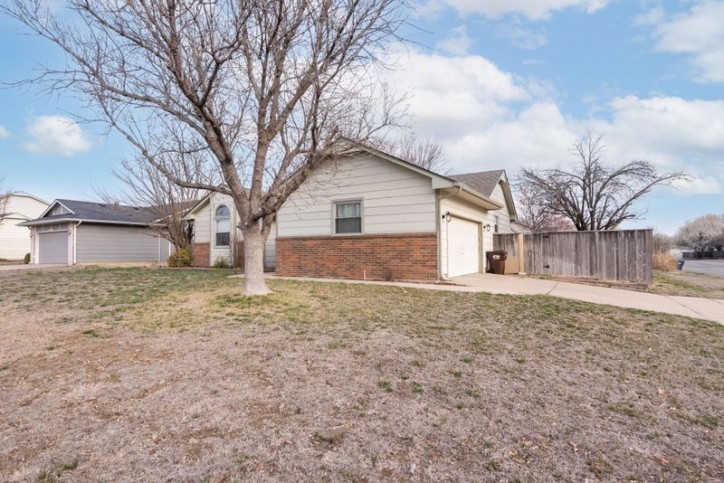 10118 E Funston St, Wichita, KS 67207