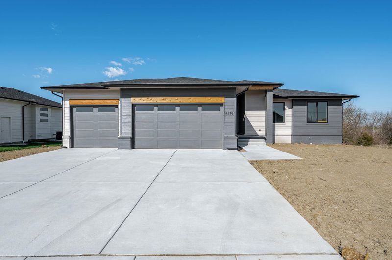 5279 N Hampton St, Bel Aire, KS 67226