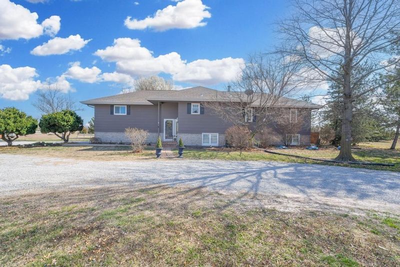 8401 E 44th St S, Derby, KS 67037