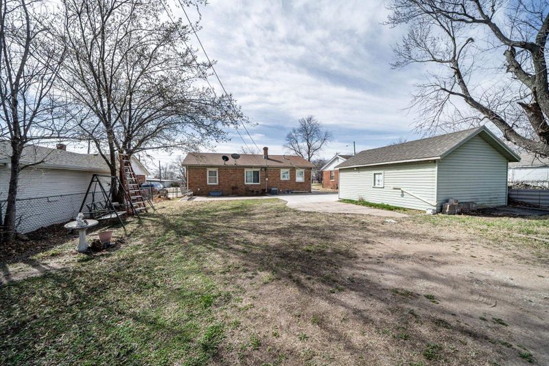 7720 E Lincoln St, Wichita, KS 67207-2735
