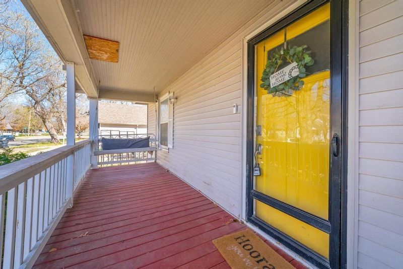 711 E 7th St, Newton, KS 67114