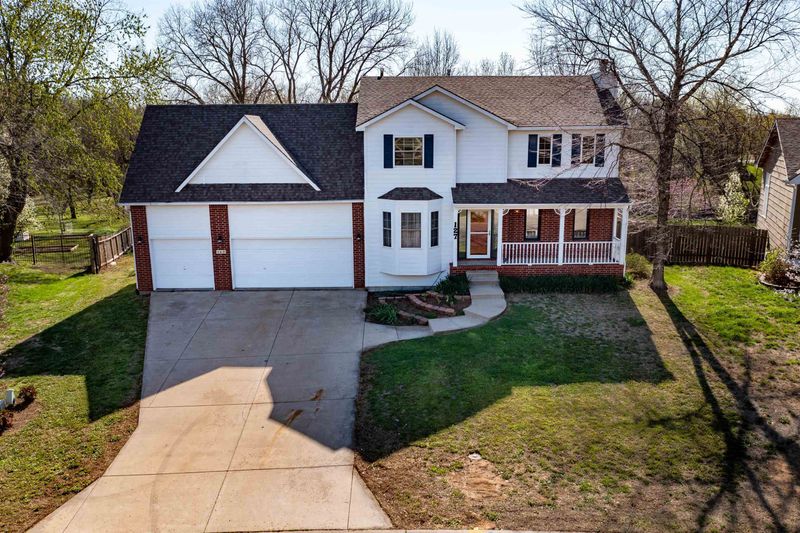 127 S Valley Stream Dr, Derby, KS 67037