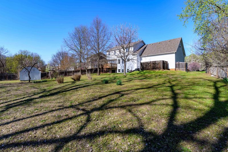 127 S Valley Stream Dr, Derby, KS 67037