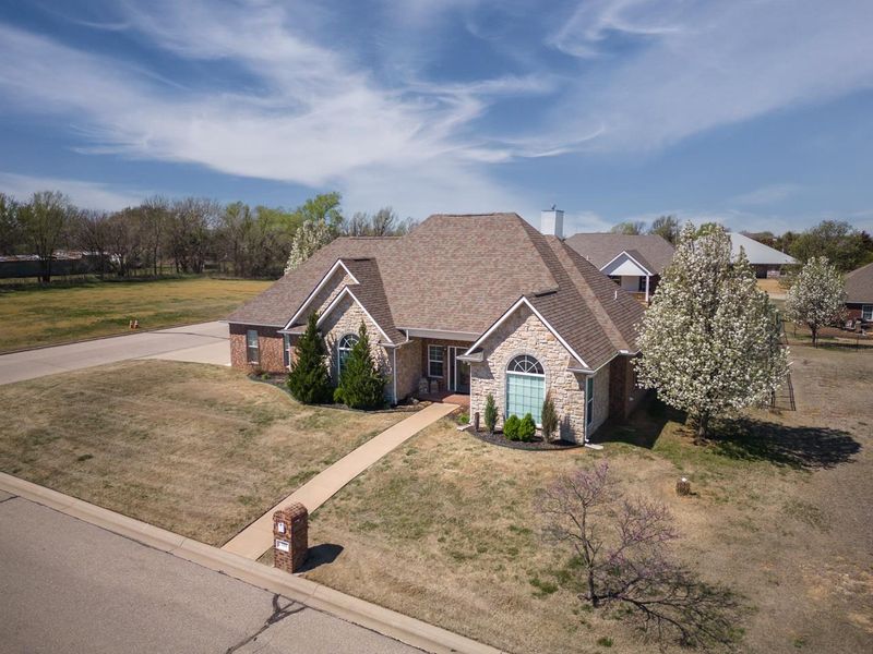 101 Murifield Dr, Arkansas City, KS 67005