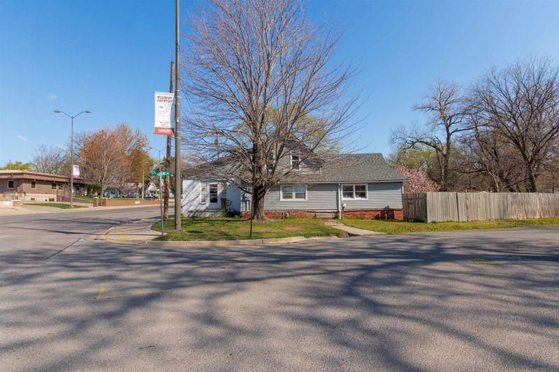 204 N 2nd Ave, Mulvane, KS 67110