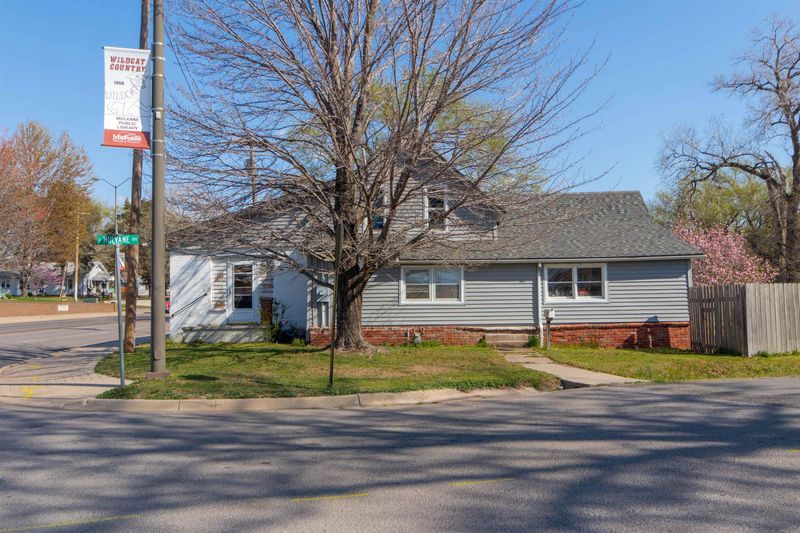 204 N 2nd Ave, Mulvane, KS 67110