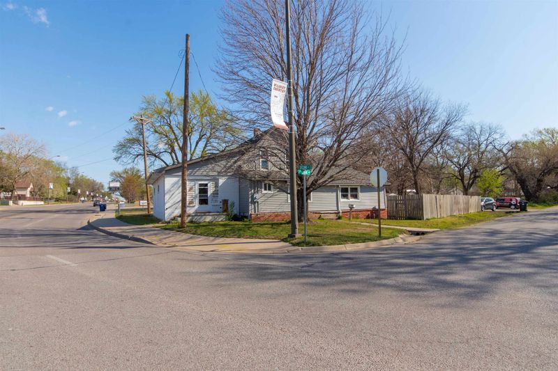 204 N 2nd Ave, Mulvane, KS 67110