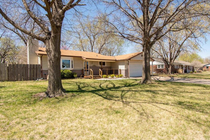 1713 Terry Ln, Andover, KS 67002