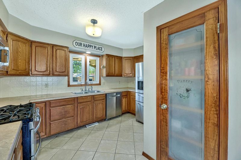 919 S Whippoorwill Rd, Derby, KS 67037