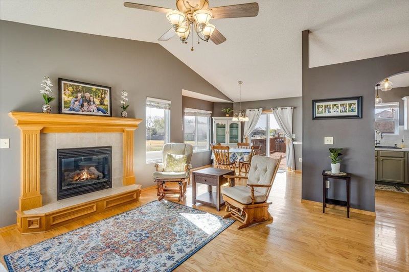 2225 E Glen Hills Dr, Derby, KS 67037
