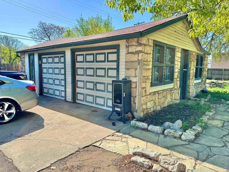 1002 S Broadway, Wichita, KS 67211