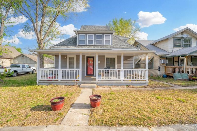 810 E 14th Ave, Winfield, KS 67156