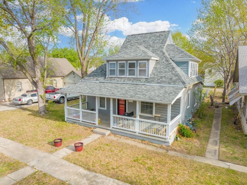 810 E 14th Ave, Winfield, KS 67156