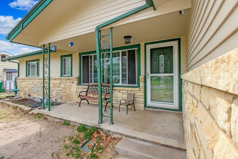 1815 E Mona Ln, Wichita, KS 67216