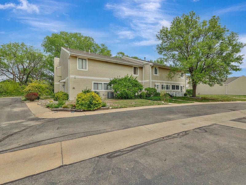 28 Lansdown St, Wichita, KS 67220