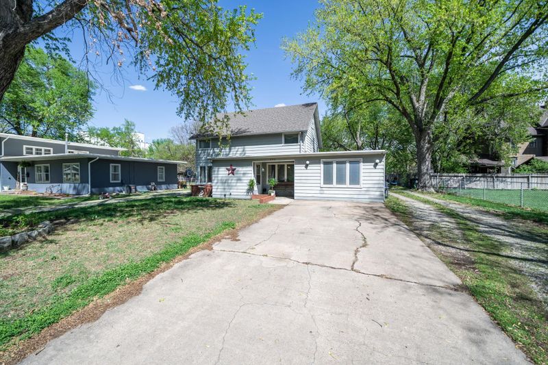220 Santa Fe, Halstead, KS 67056