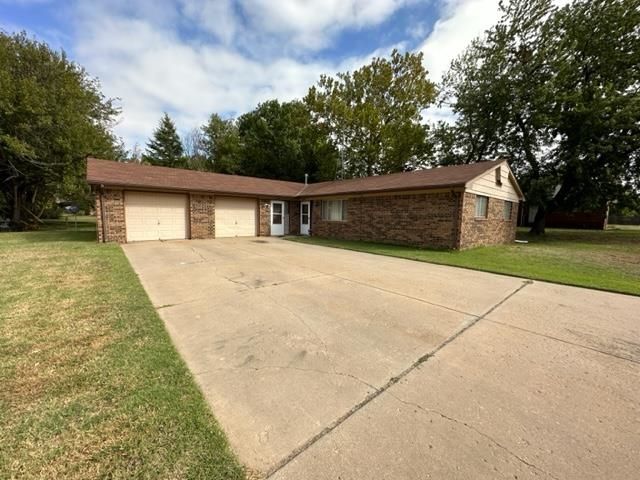 330 E Wood St, Clearwater, KS 67026