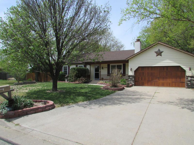 1928 Cypress Ln, Newton, KS 67114