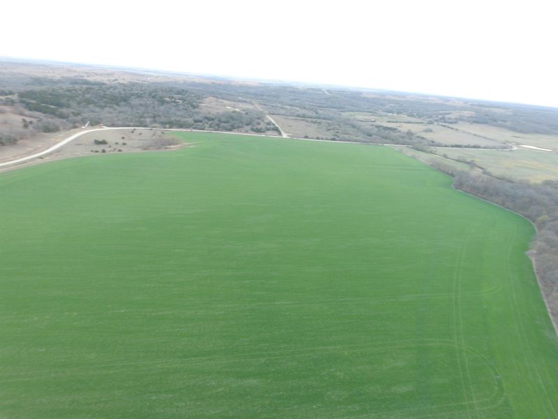 000 Rd 25, Longton, KS 67352