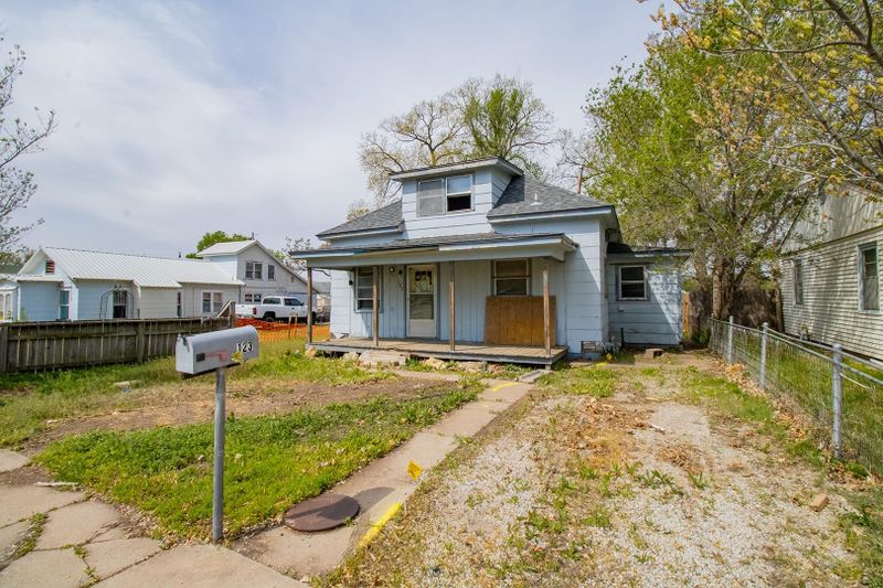 123 N Arthur St, El Dorado, KS 67042